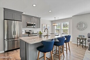 3350 Club Villas Dr in Southport, NC - Building Photo