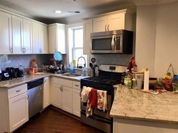 142 Centre St in Boston, MA - Building Photo - Building Photo