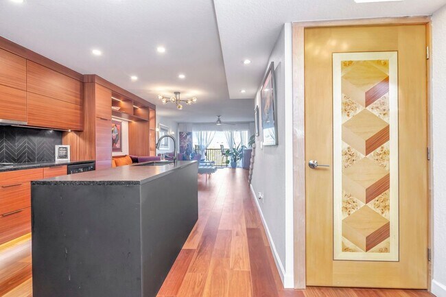 14767 Seminole Trail in Seminole, FL - Foto de edificio - Building Photo