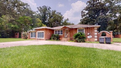8229 Hogan Rd in Jacksonville, FL - Building Photo - Building Photo