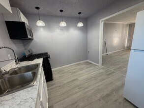 2501 Gilbert Cir in Arlington, TX - Building Photo - Building Photo