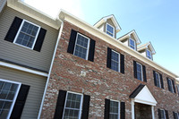 Greenway Village in Metuchen, NJ - Foto de edificio - Building Photo