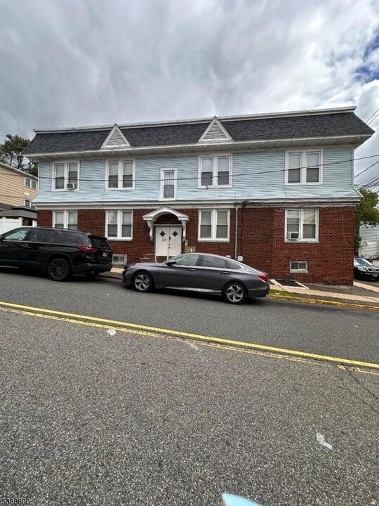 25 Union Pl in Irvington, NJ - Building Photo