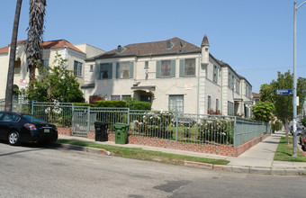 3053 San Marino St in Los Angeles, CA - Building Photo - Building Photo