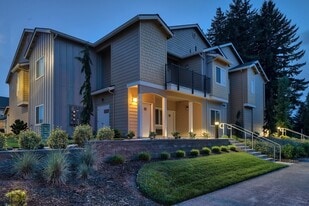 Four Seasons Central in Vancouver, WA - Building Photo