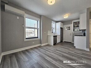 3943.5 N Janssen Ave in Chicago, IL - Building Photo - Building Photo