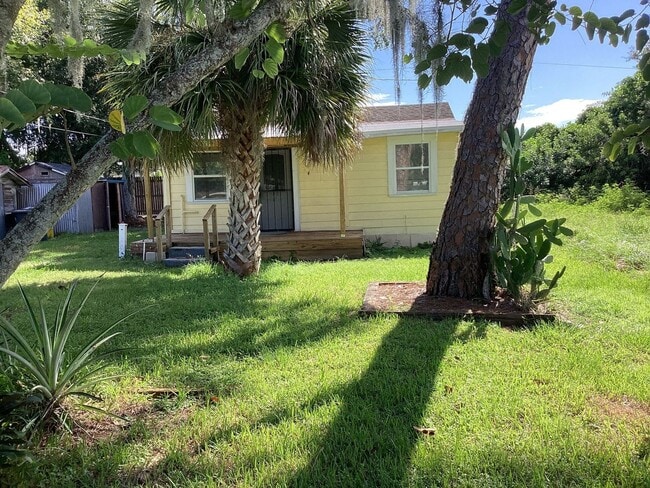 property at 3346 S Combee Rd