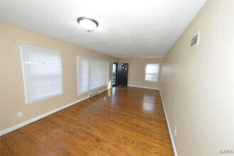 6127 Shillington Dr in Berkeley, MO - Building Photo - Building Photo