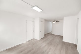 Stonewood Apartments in Springfield, MO - Building Photo - Building Photo