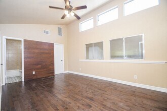 11330 Bandlon Dr in Houston, TX - Foto de edificio - Building Photo