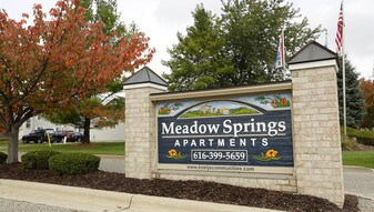 Meadow Springs Apartments in Holland, MI - Building Photo