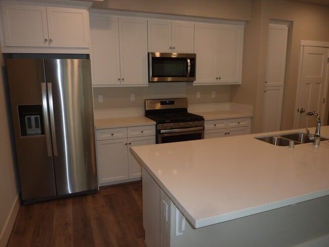 3219 Sher Ct in Sacramento, CA - Building Photo - Building Photo