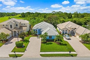 1327 NW Mossy Oak Way in Jensen Beach, FL - Building Photo