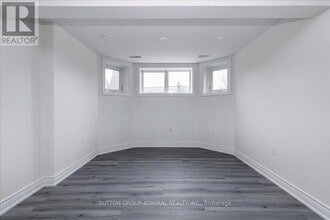 104 Marsellus Dr in Barrie, ON - Building Photo - Building Photo