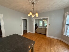 14 Marlboro St, Unit 1 in Belmont, MA - Building Photo - Building Photo