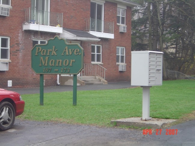 Park Avenue Manor Apartments in Monticello, NY - Foto de edificio - Building Photo