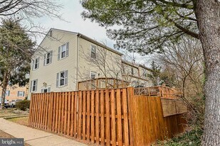 5572 Kendrick Ln in Burke, VA - Building Photo