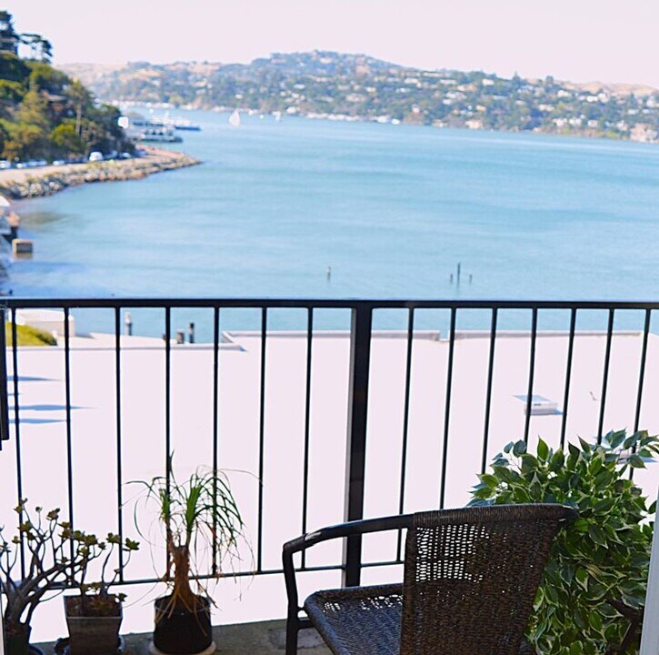 202 South St in Sausalito, CA - Building Photo
