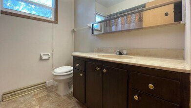 6451 N 73rd St in Milwaukee, WI - Building Photo - Building Photo