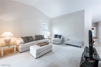 1320 Charleston Square Dr in Naples, FL - Building Photo - Building Photo