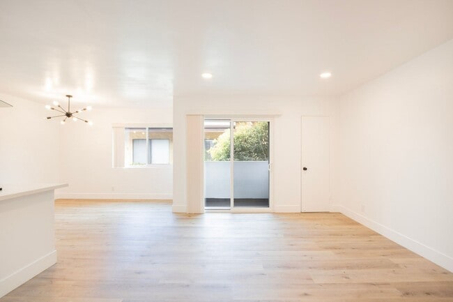 1235 N Ogden Dr in West Hollywood, CA - Building Photo - Building Photo