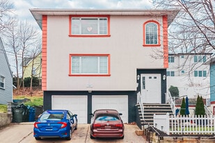 104 Eastern Way, Unit Second Floor in Rutherford, NJ - Building Photo