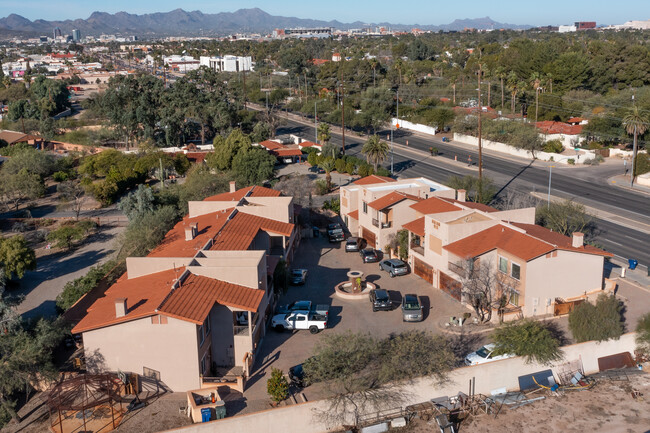 70-130 S Placita Colonia Solana in Tucson, AZ - Foto de edificio - Building Photo