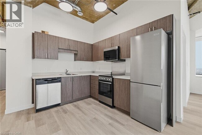 30 Duke St W in Kitchener, ON - Building Photo - Building Photo