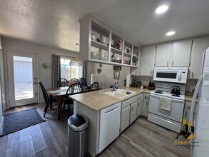 3516 Gold Creek Ln in Sacramento, CA - Building Photo - Building Photo