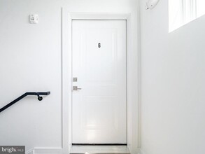 2403 W Thompson St in Philadelphia, PA - Foto de edificio - Building Photo