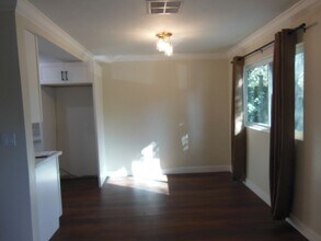 8728 Cedros Ave in Los Angeles, CA - Foto de edificio - Building Photo