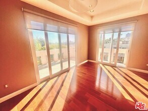 8609 W Knl Dr in West Hollywood, CA - Building Photo - Building Photo