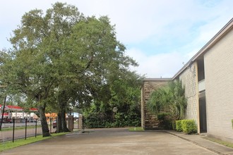 Linkwood Garden Apartments in Orange, TX - Building Photo - Building Photo