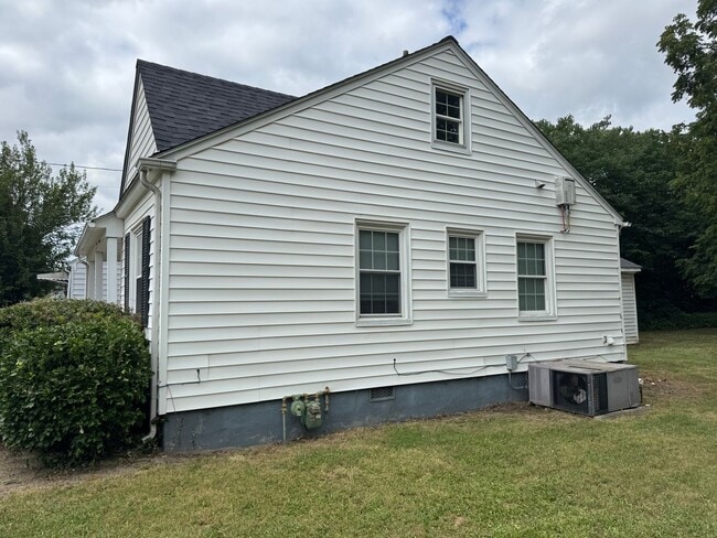 717 Queen Ave NW in Roanoke, VA - Building Photo - Building Photo