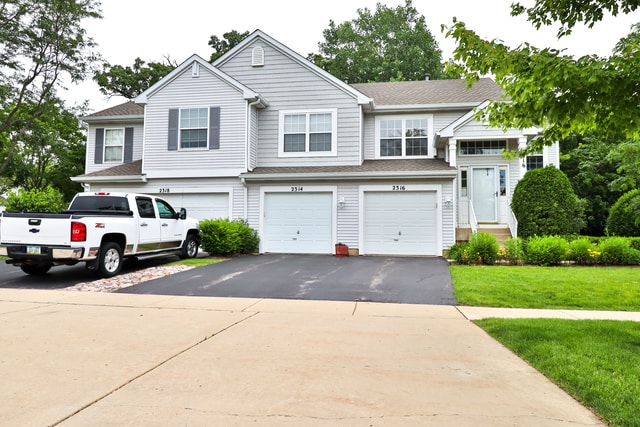 2314 Woodside Dr in Carpentersville, IL - Building Photo