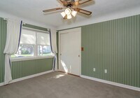 215 W John St photo'