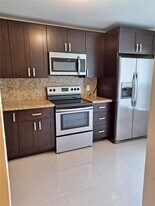 8041 SW 21st Ct in Miramar, FL - Building Photo