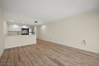 260 Southbay Dr in Naples, FL - Building Photo - Building Photo