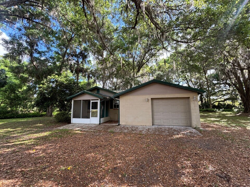 22891 NW 70th Ave in Micanopy, FL - Building Photo
