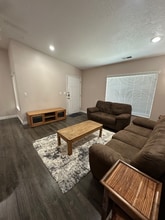 1559 N 550 W in Provo, UT - Foto de edificio - Building Photo