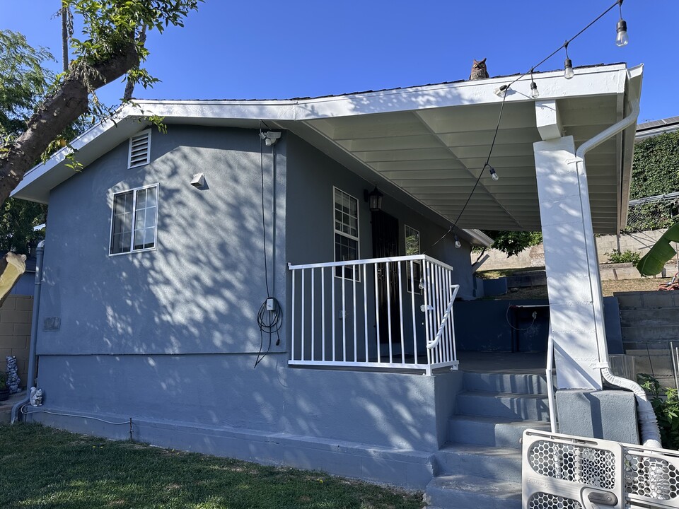 1627 Donaldson St, Unit 1625 in Los Angeles, CA - Building Photo