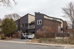 212 Crichton St in Ottawa, ON - Building Photo