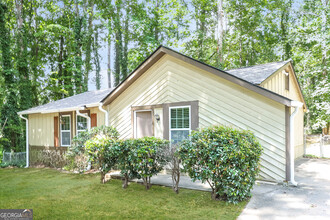 8420 N Pond Ct in Riverdale, GA - Building Photo - Building Photo