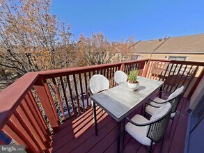 828 N 26th St, Unit 2 in Philadelphia, PA - Foto de edificio - Building Photo