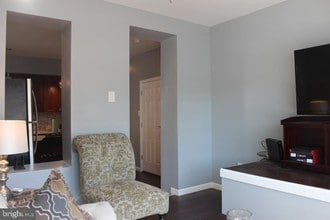 5923 N Broad St in Philadelphia, PA - Building Photo - Building Photo