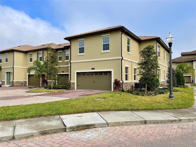 1336 Shinnecock Hills Dr in Davenport, FL - Building Photo
