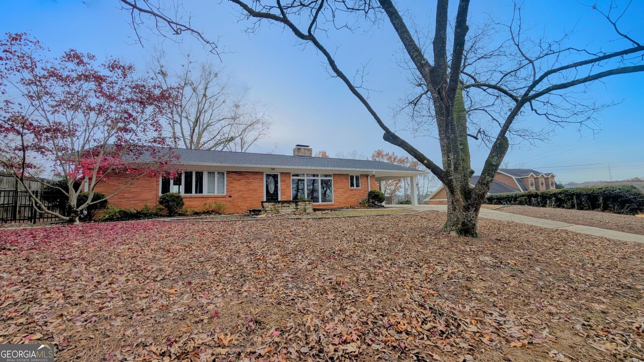 797 Honeysuckle Rd in Gainesville, GA - Building Photo