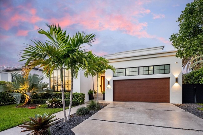 895 NE 76th St in Miami, FL - Building Photo - Building Photo