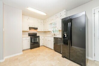 583 Lakeridge Cir SE in Conyers, GA - Building Photo - Building Photo