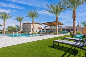 The Logan at Deer Valley in Phoenix, AZ - Foto de edificio - Building Photo